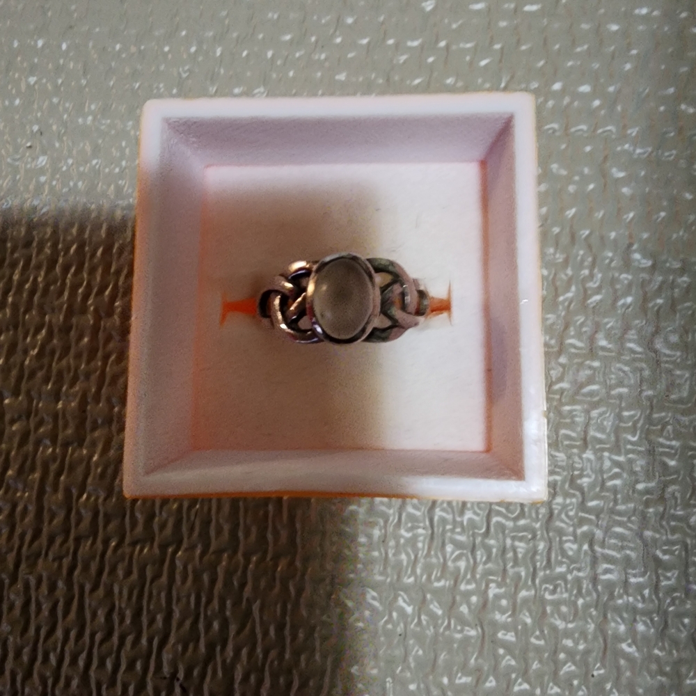 Chic Silver Ring With White Gemstone - image 6